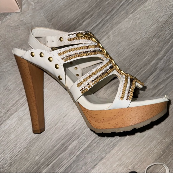 BCBG heels - Picture 8 of 9